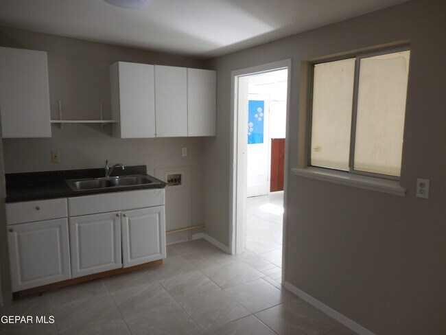 Building Photo - 3608 Sheppard Ave