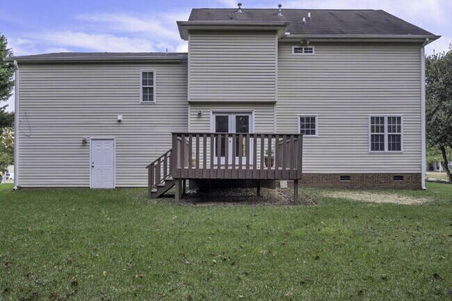 Building Photo - Charming 3BR/3BA Home with Lawn Care Included - Prime Simpsonville Location!