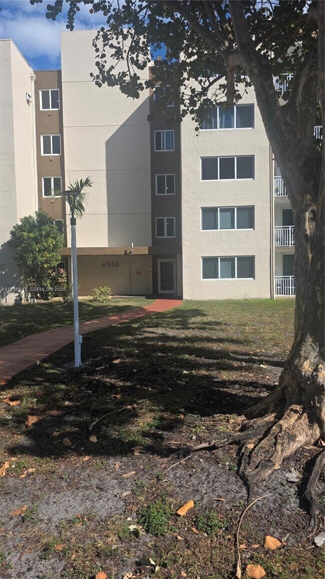 Building Photo - 6930 Miami Gardens Dr