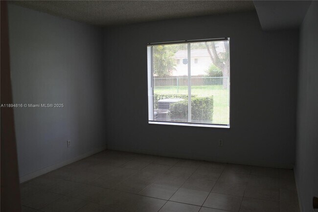 Building Photo - 10420 SW 158th Ct