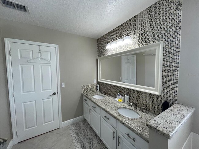 Building Photo - 5338 Los Palma Vista Dr
