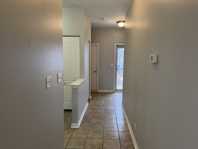 Building Photo - 1225 Brookdale Dr