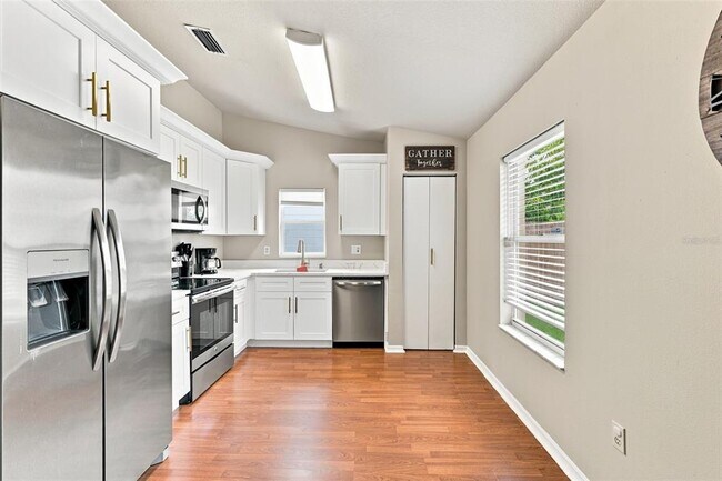 Building Photo - 128 Lookout Dr