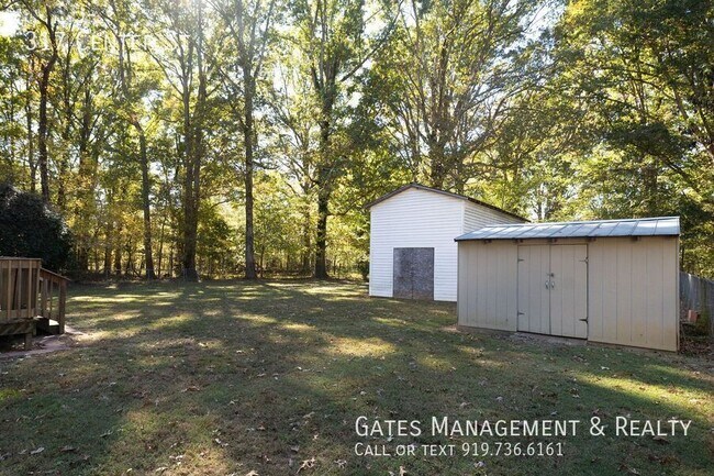 Building Photo - 317 Center St