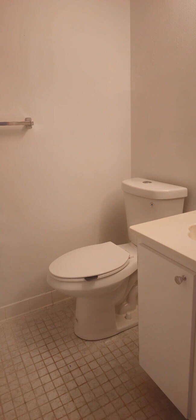 Building Photo - 7879 Willow Spring Dr