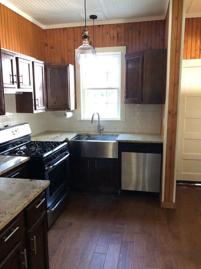 Building Photo - 637 Dudley Dr