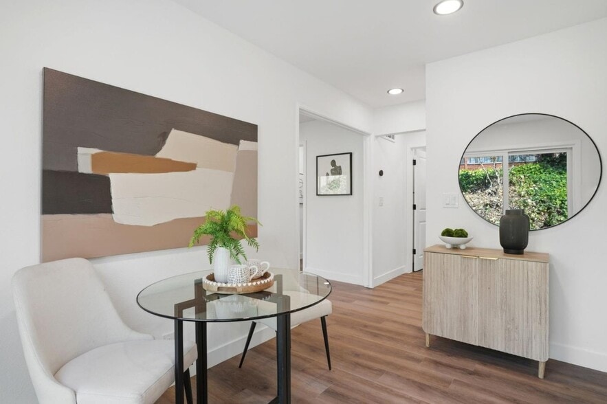 Building Photo - 93 Ridgeview Ave