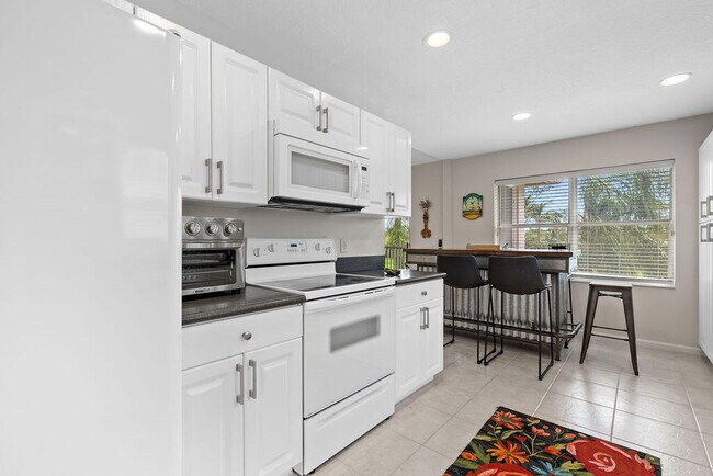 Building Photo - 8050 Aberdeen Dr