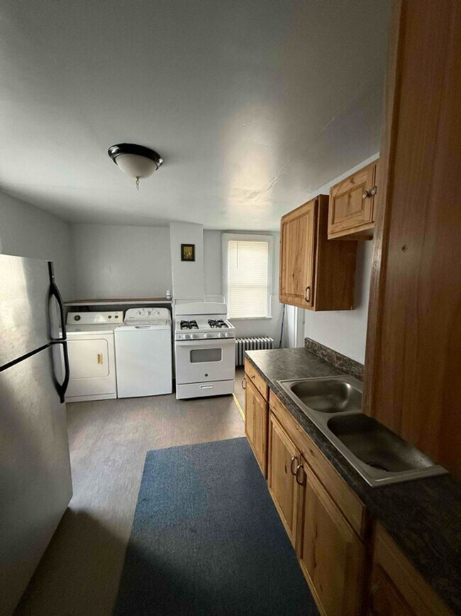 Building Photo - Charming 1-Bedroom Apartment in West Scranton – $1,050/Month