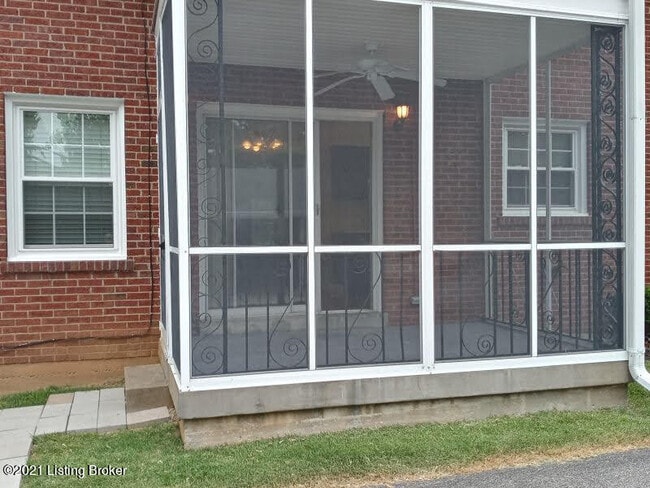 Building Photo - 248 Chenoweth Ln