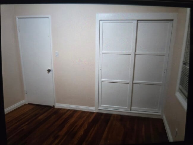 Building Photo - 1645 W Wisteria Pl