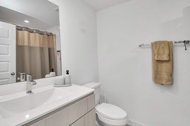 Building Photo - 1630 Cedar Pointe Ct