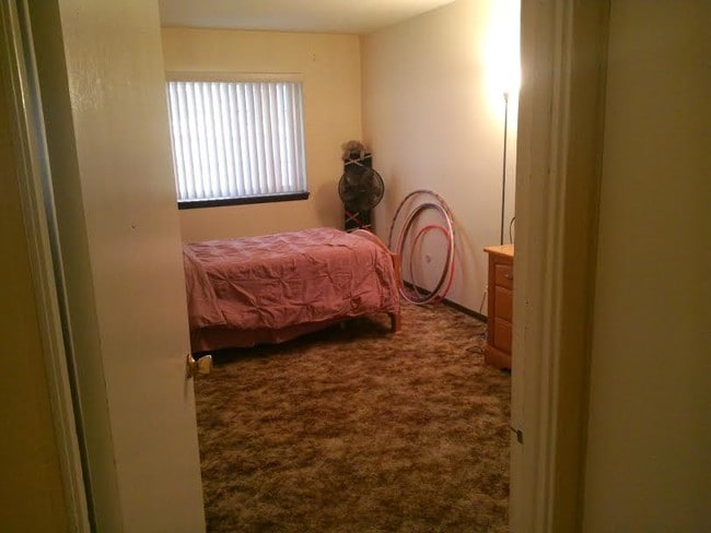 Building Photo - 1733 N Cambridge Ave