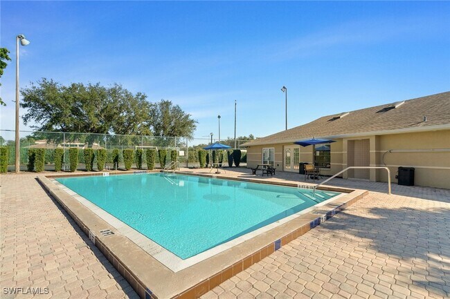 Building Photo - 5325 Summerlin Rd