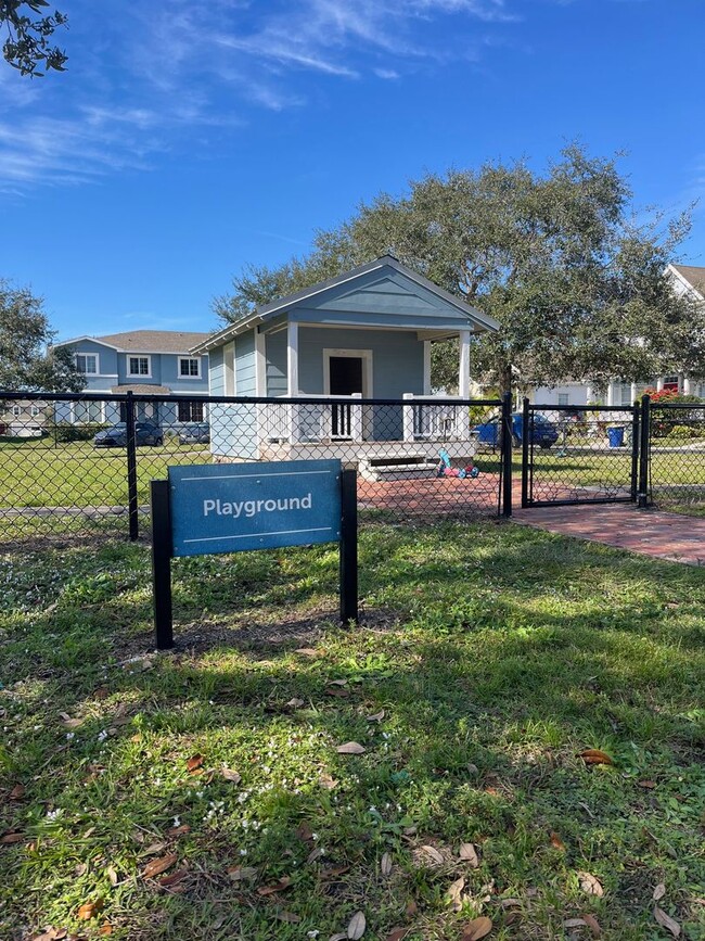 Building Photo - 2/2.5 Key West Townhome in Magnolia Square