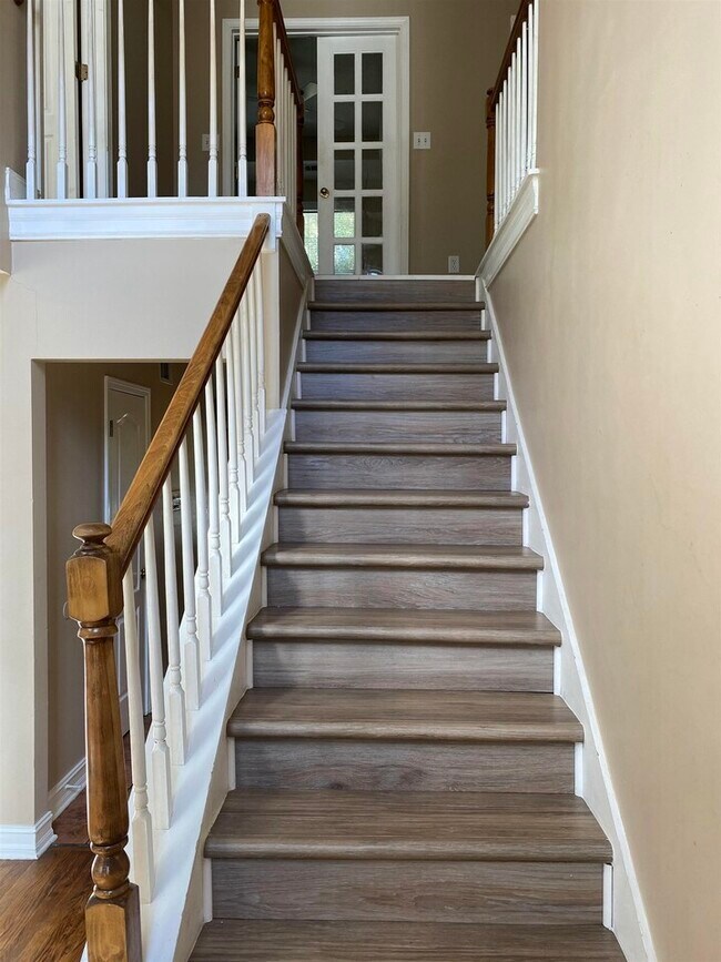 Building Photo - 92 Gleneagles Way
