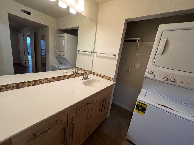 Building Photo - 7685 Northcross Dr