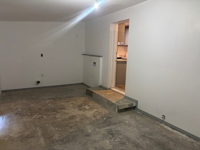 Building Photo - 1325 Circle Dr