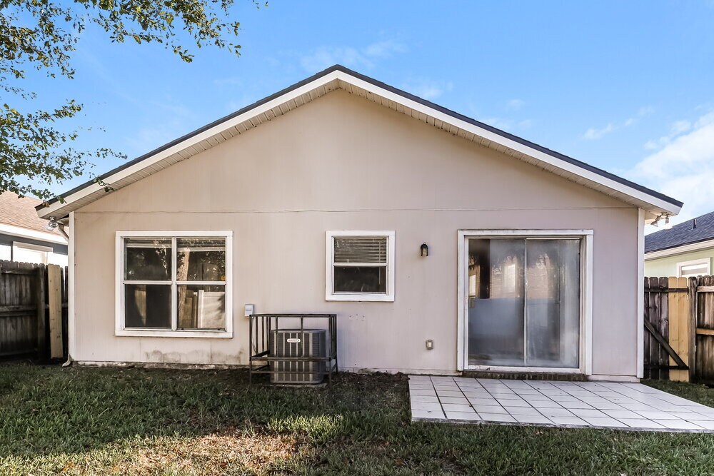 Building Photo - 7899 Cherry Blossom Dr N