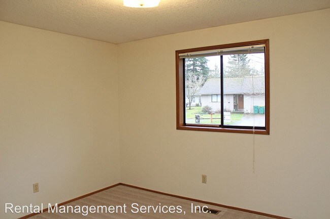Building Photo - 819-821 SW 29th Way