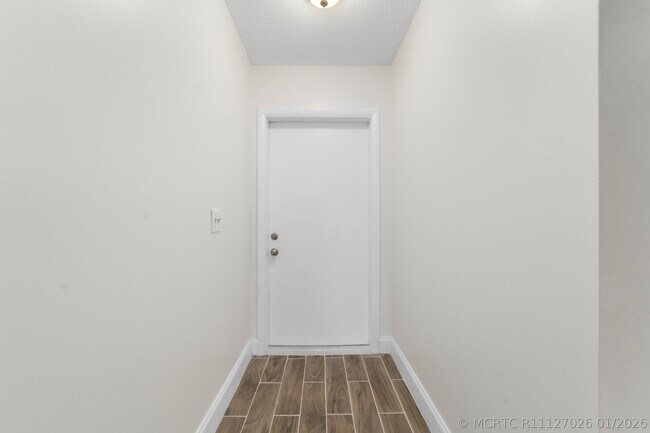 Building Photo - 2567 Dudley Dr E
