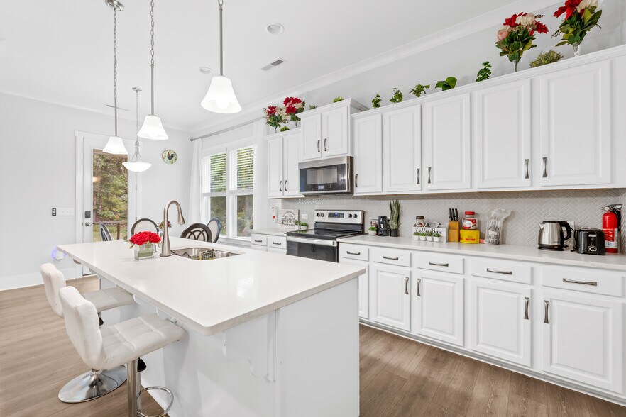 Building Photo - Room in House on Grace Ln