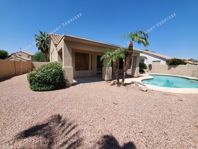 Building Photo - 3 BEDROOM WITH POOL NORTH SCOTTSDALE