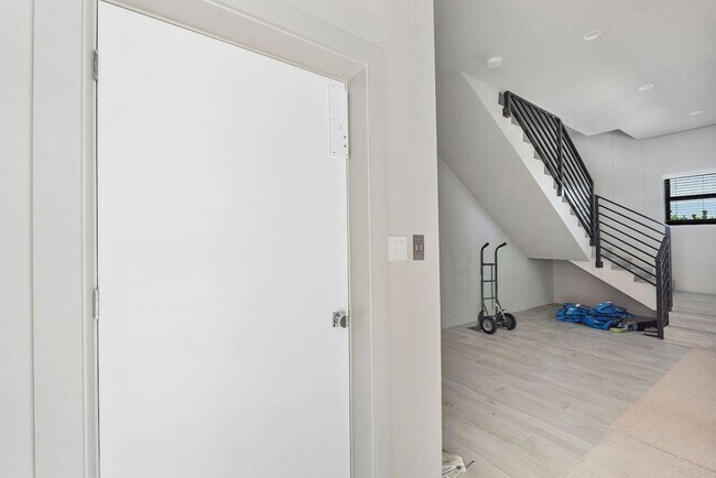 Building Photo - 99 Seaside Ave