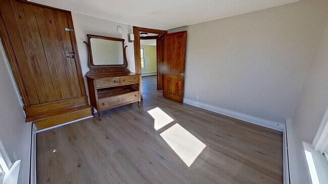 Building Photo - Beautifully Styled Colonial Home with Upgrades!