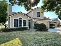 Building Photo - 3 bedroom 2.5 bathroom corner lot