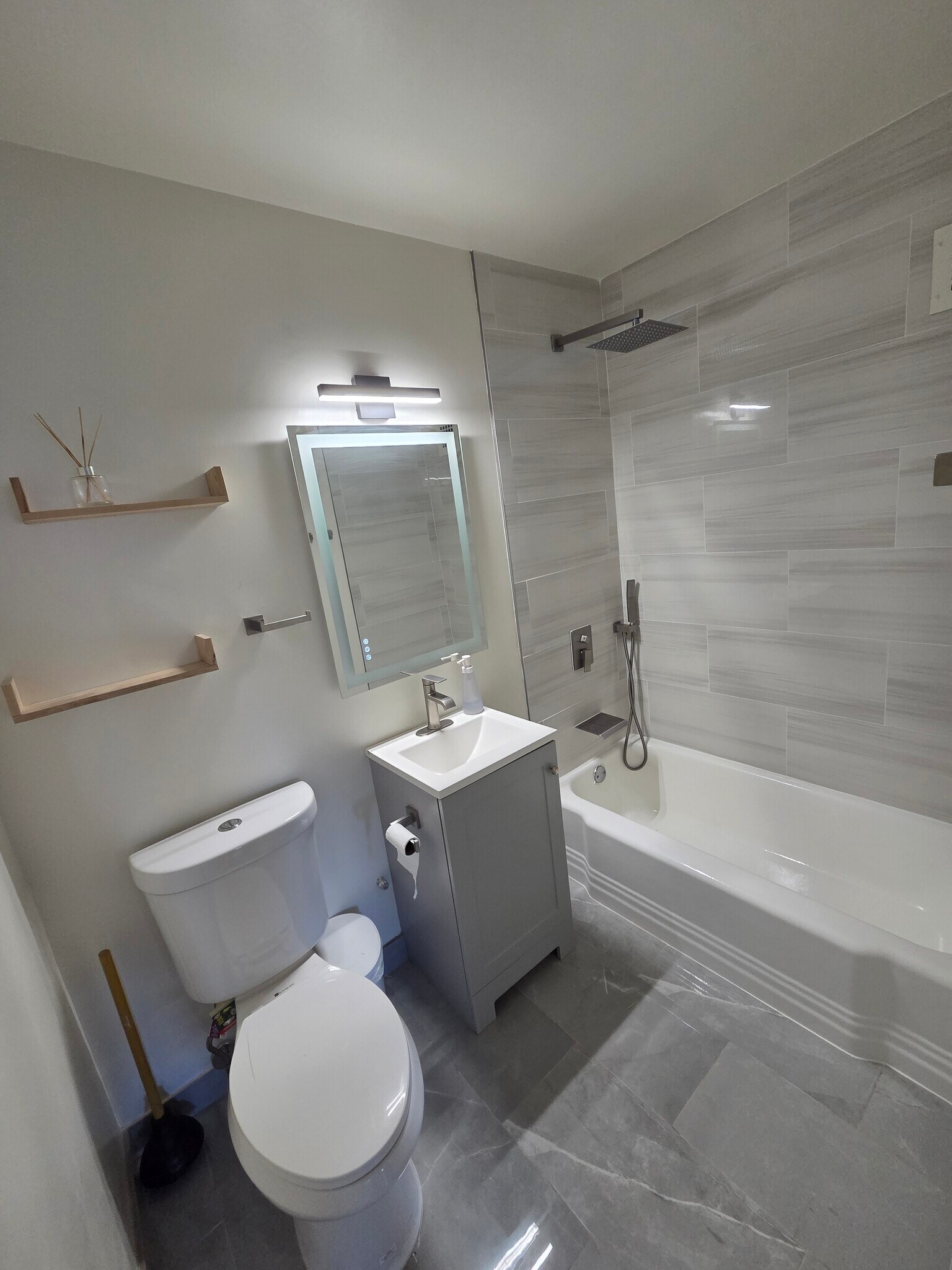 Bathroom2 - 4000 Tunlaw Rd NW