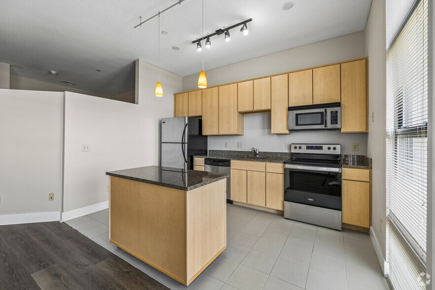 STUDIO - 690SF - Kitchen - The Greene Apartments in Beavercreek