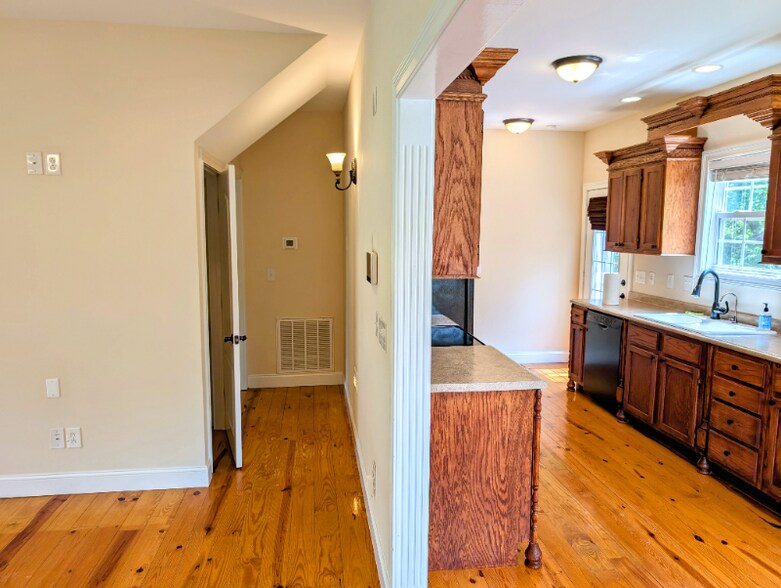 Building Photo - 3062 Quail Ct