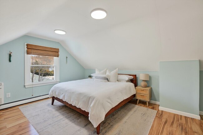 Building Photo - 3BR Cape Available 2/1