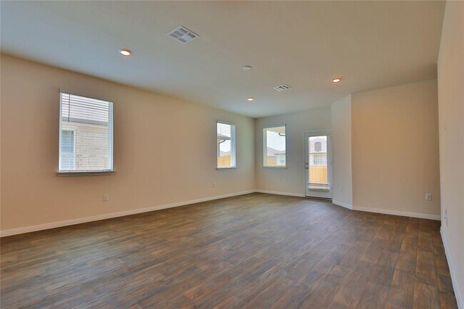 Building Photo - 132 Mackinac Ln