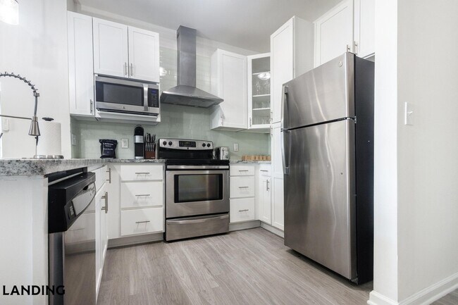 Building Photo - 4921 Pretty Lake Ave