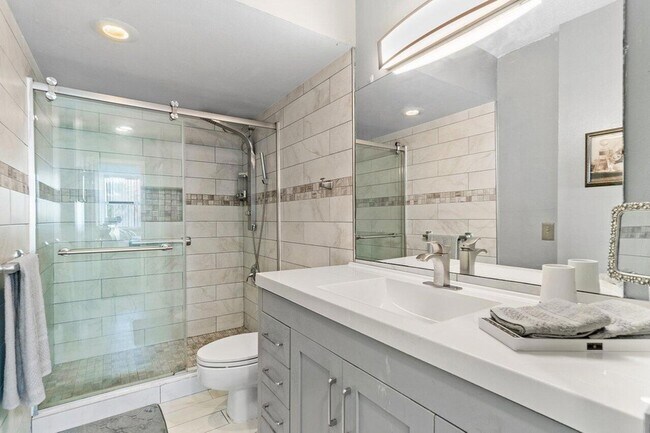Building Photo - 1801 S Ocean Dr