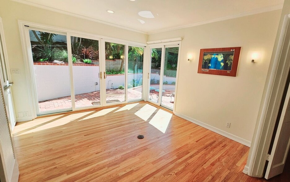 Building Photo - 7920 Avenida Alamar