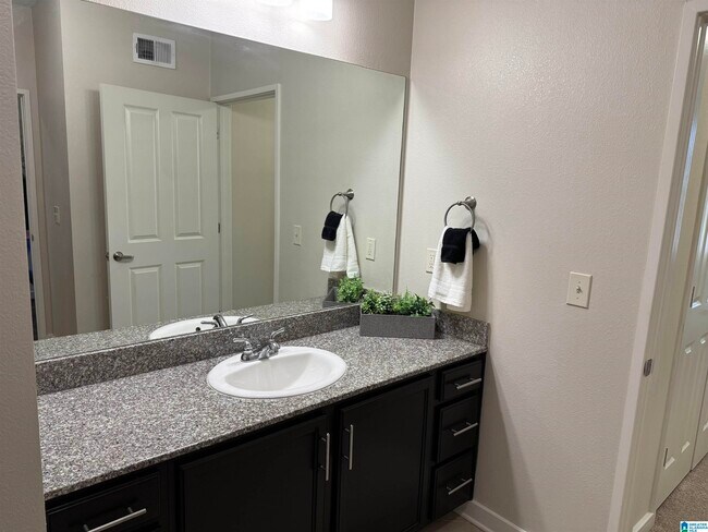 Building Photo - 2402 Lane Parke Ct