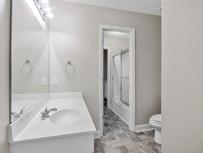 Building Photo - Freshly Renovated 2 BR, 2.5 BA Townhome Ce...