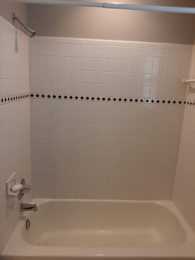 Building Photo - 105 Travis St