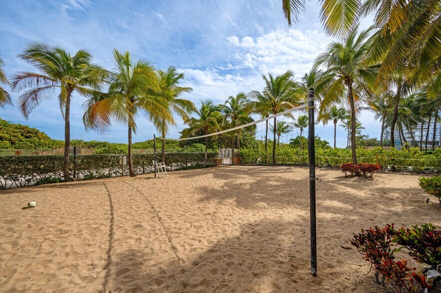 Building Photo - 9172 Collins Ave