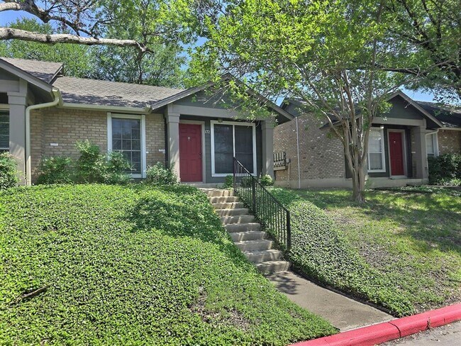 Building Photo - 1015 E Yager Ln