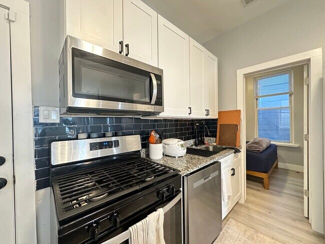 Building Photo - 1333 W Walton St