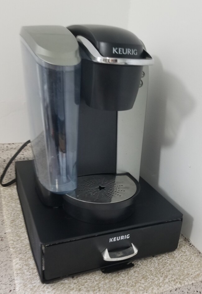 Keurig with pod holder - 2506 Elmen St