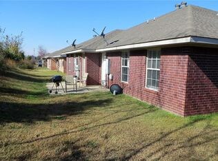 Building Photo - 2021 Plum Creek Ln