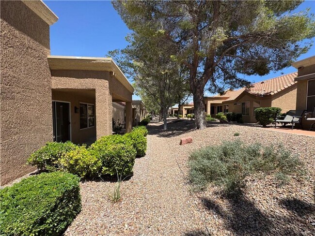 Building Photo - Summerlin 55+ Active Resort!!  Country Clu...
