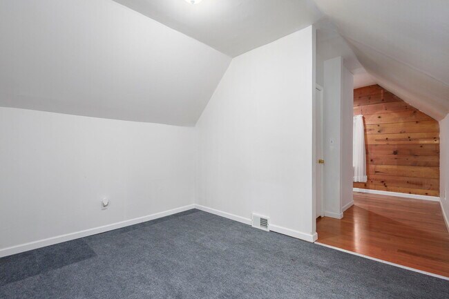 Building Photo - 9156 Elizabeth St