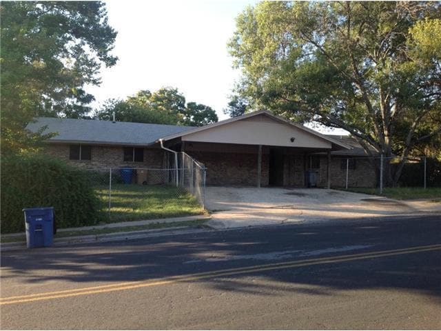 Building Photo - 1601 Rutland Dr