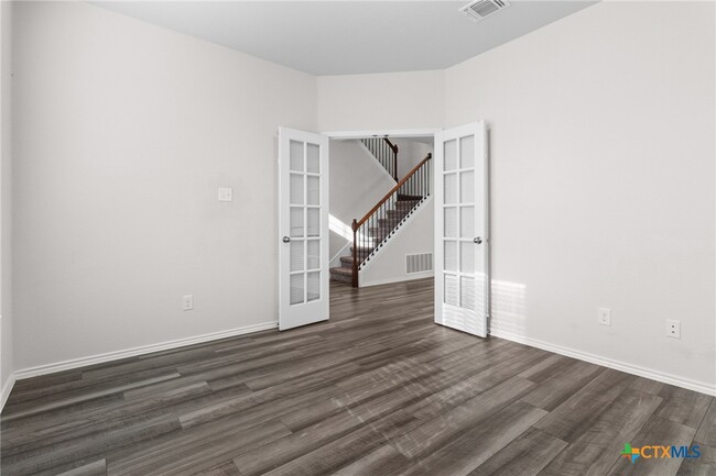 Building Photo - 309 Paddock Ln